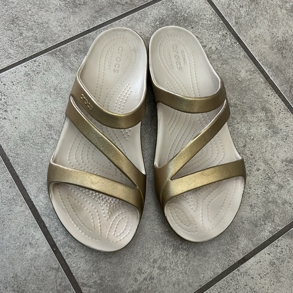 Women’s Kadee II Crocs - Picture 2 of 7